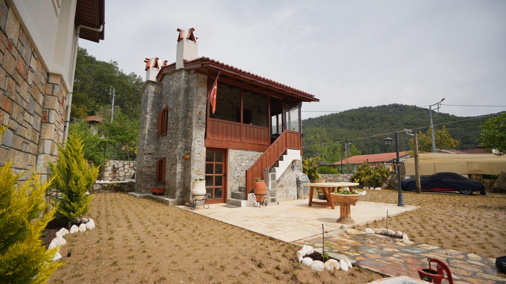 Taş ev ve avlu