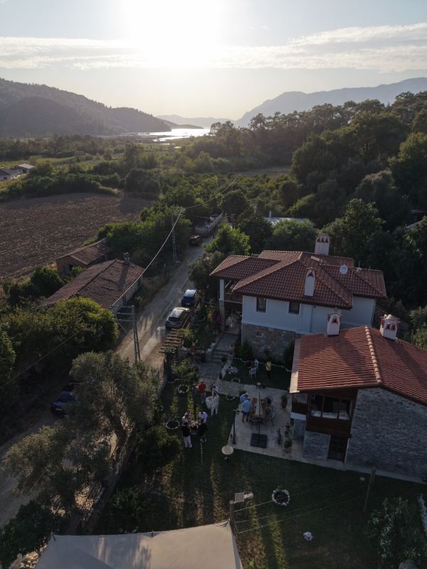 Vadi ve deniz manzarası